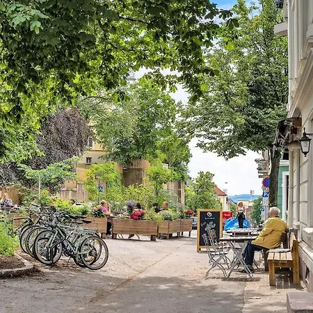 Double Bed & Sofa Bed - Modern Kitchen - Fast Wifi Apartment *