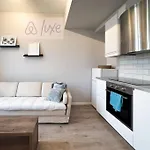 Double Bed & Sofa Bed - Modern Kitchen - Fast Wifi Apartmán *